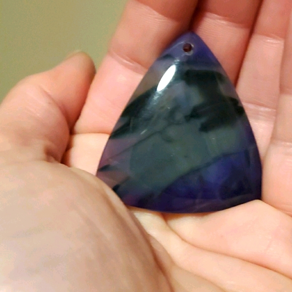New Black Dragon Veins Agate Triangle Pendant. - Picture 7 of 8